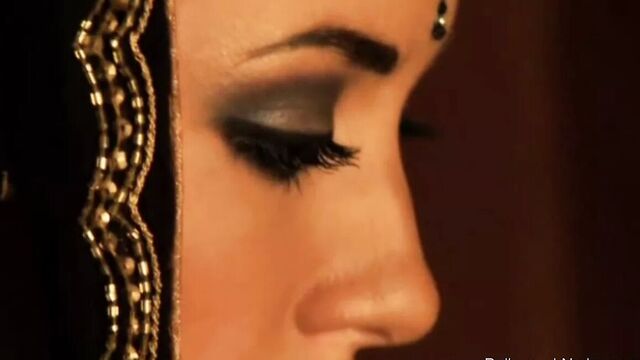 Beauty From Bollywood Exotic Babe